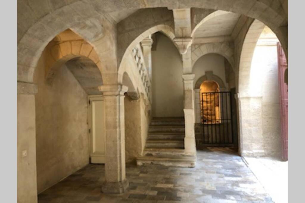 Uzes A Pied, Appartement Dans Cadre D'Exception Exteriör bild